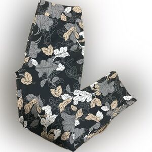NWT- Chico's Floral Ankle Pants Sz 0 (US Sz 4)